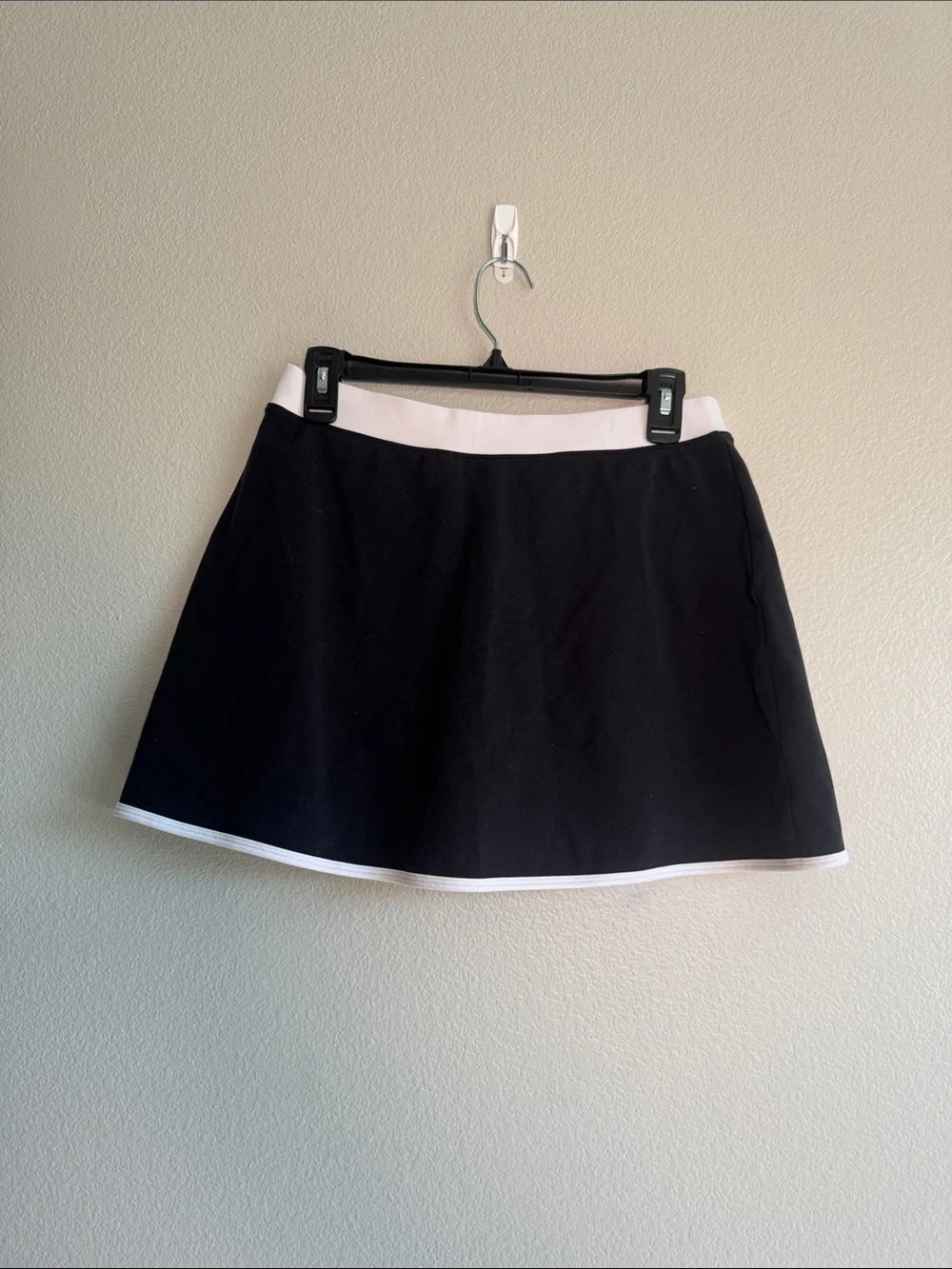 ALO Airbrush Streamlined Skirt in Black/White - M